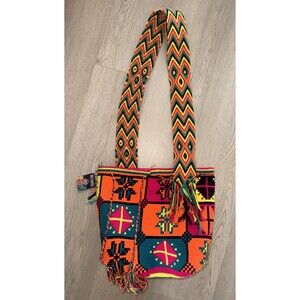 NWT Colombian Large Handmade Wayuu Tribe Mochila Bucket Boho Bag Multi Color
